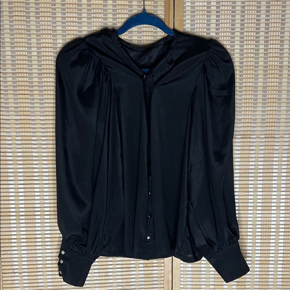BLACK BUTTON TOP WITH PUFFY LONG SLEEVES